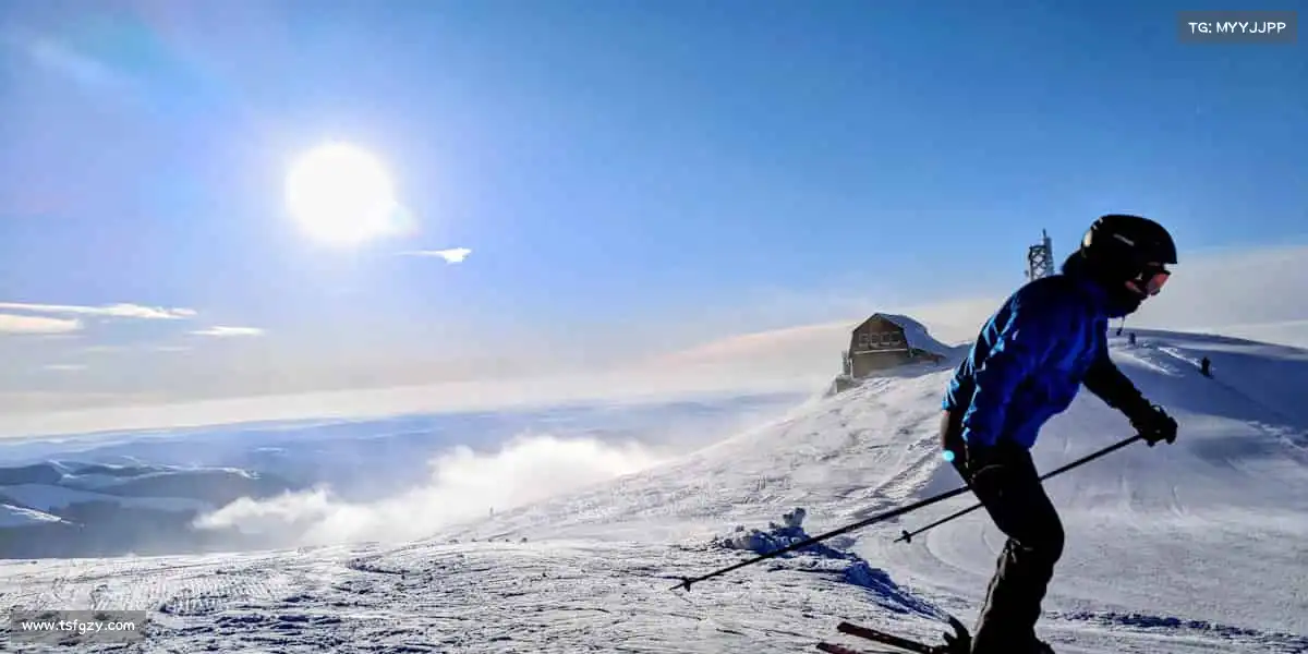 <strong>PG官方电子</strong>🏊‍♀️破浪前行，泳池里藏着你的星辰大海！
